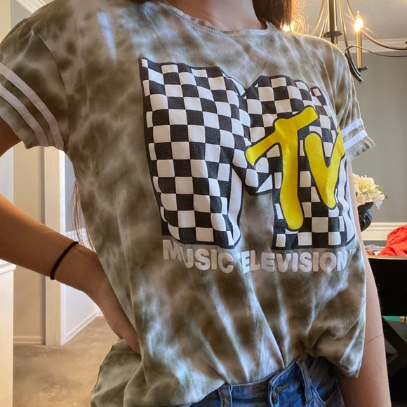 Rue 21 Graphic Tee - Picture 3 of 4